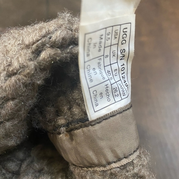 Ugg Australian Lyza grey boots -reposhed from @fashionista6869/Mary Beth E - Picture 4 of 8